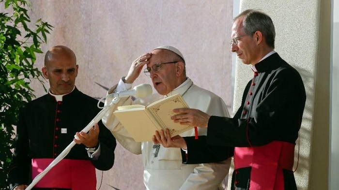 Pope visits sites tied to Polish saints in Krakow 
